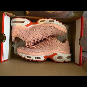 ✨💕Coral Stardust Nike Air Max Plus💕✨
